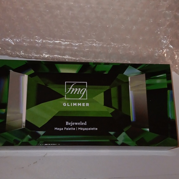 Avon FMG Eyeshadow Contour Highlighter Collection with mirror and brushes - Picture 6 of 11